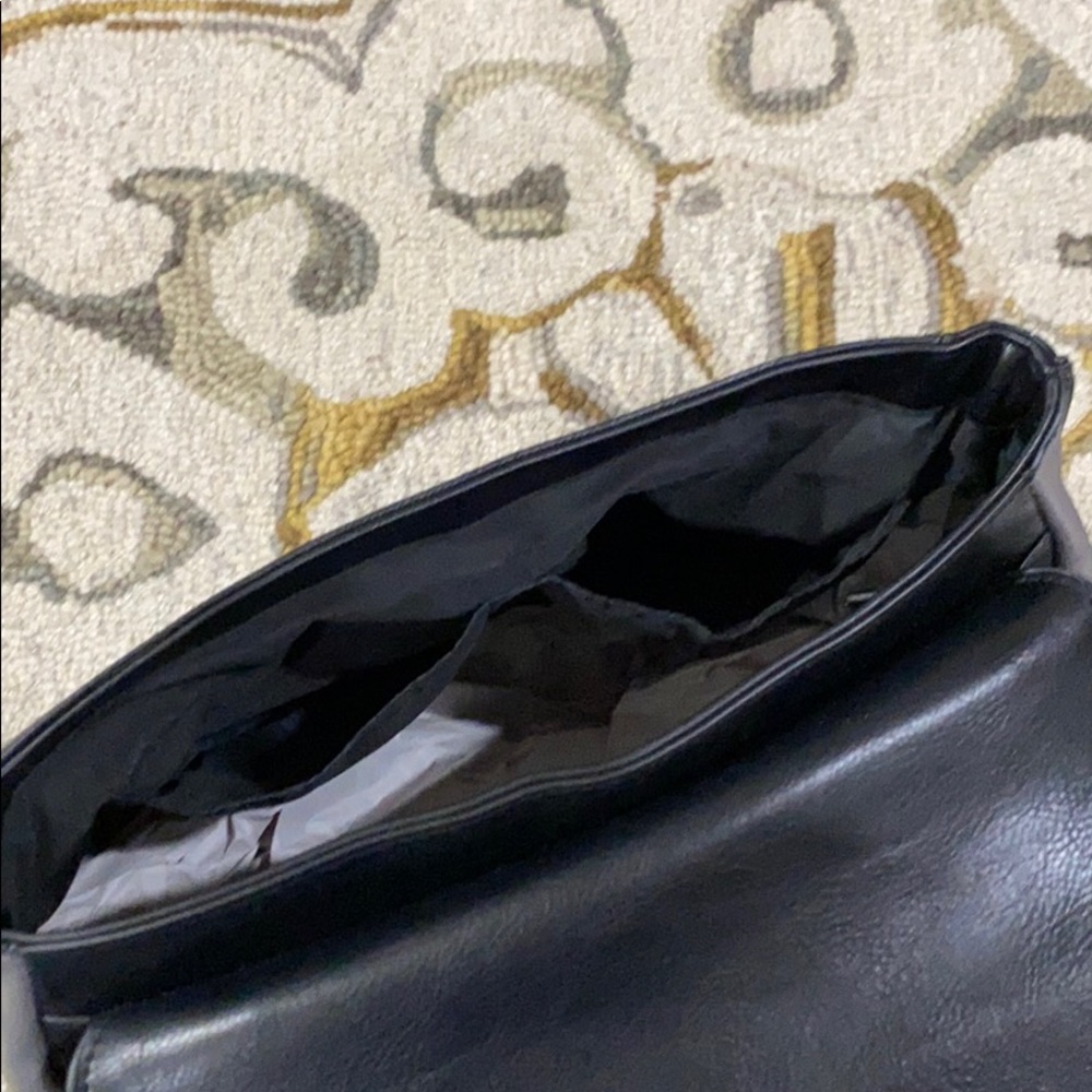 💕 Kenneth Cole reaction gorgeous vegan backpack💕 - Picture 11 of 14